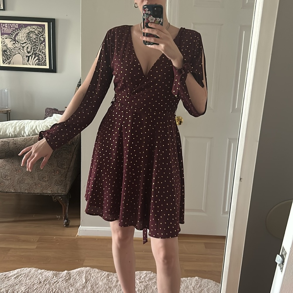 Laundry By Shelli Segal Burgundy dress with open long Sleeves
